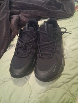 Brand new nike tennies shoes