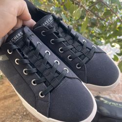 SKETCHERS SHOES