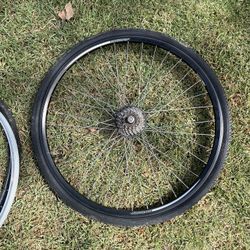 29er / 700cc Wheel And Tires 
