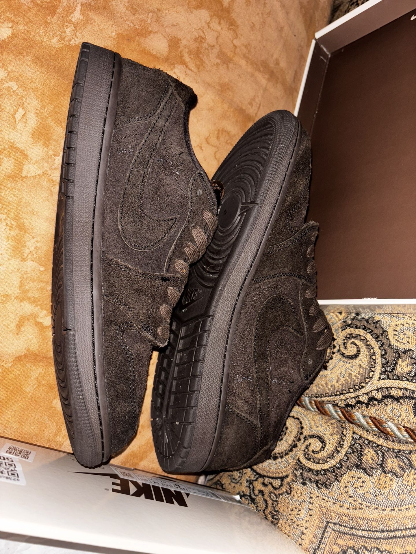 Travis Scott Jordan 1 Low Velvet Brown Size 8.5 Authentic