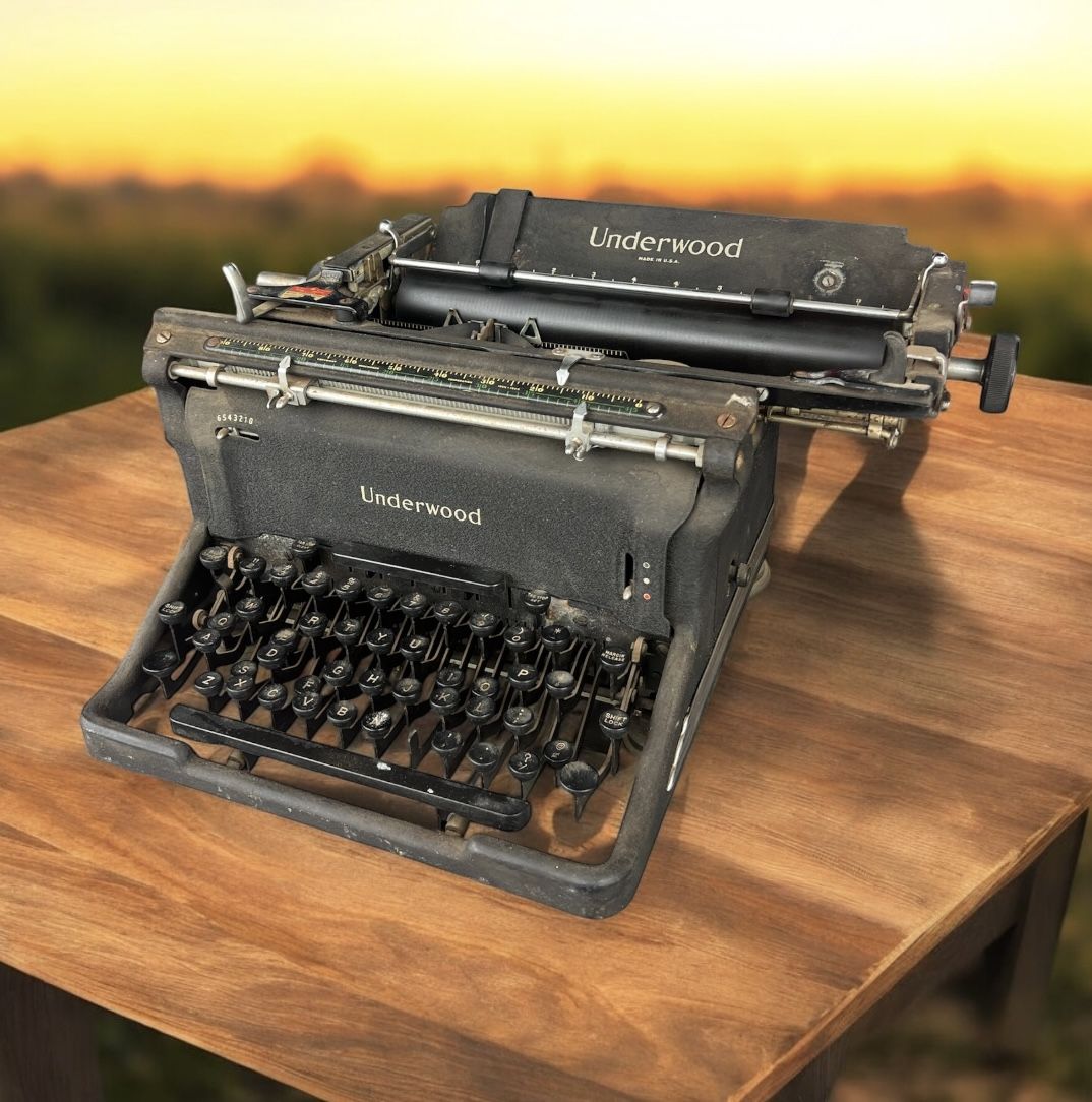 Rare Vintage Underwood Typewriter – Authentic Antique, Great Condition