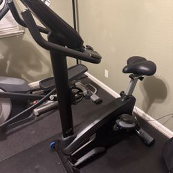 Nautilus U616 Upright Exercise Bike