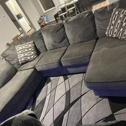 Grey Sectional For Sale *** PRICE NEGOTIABLE 