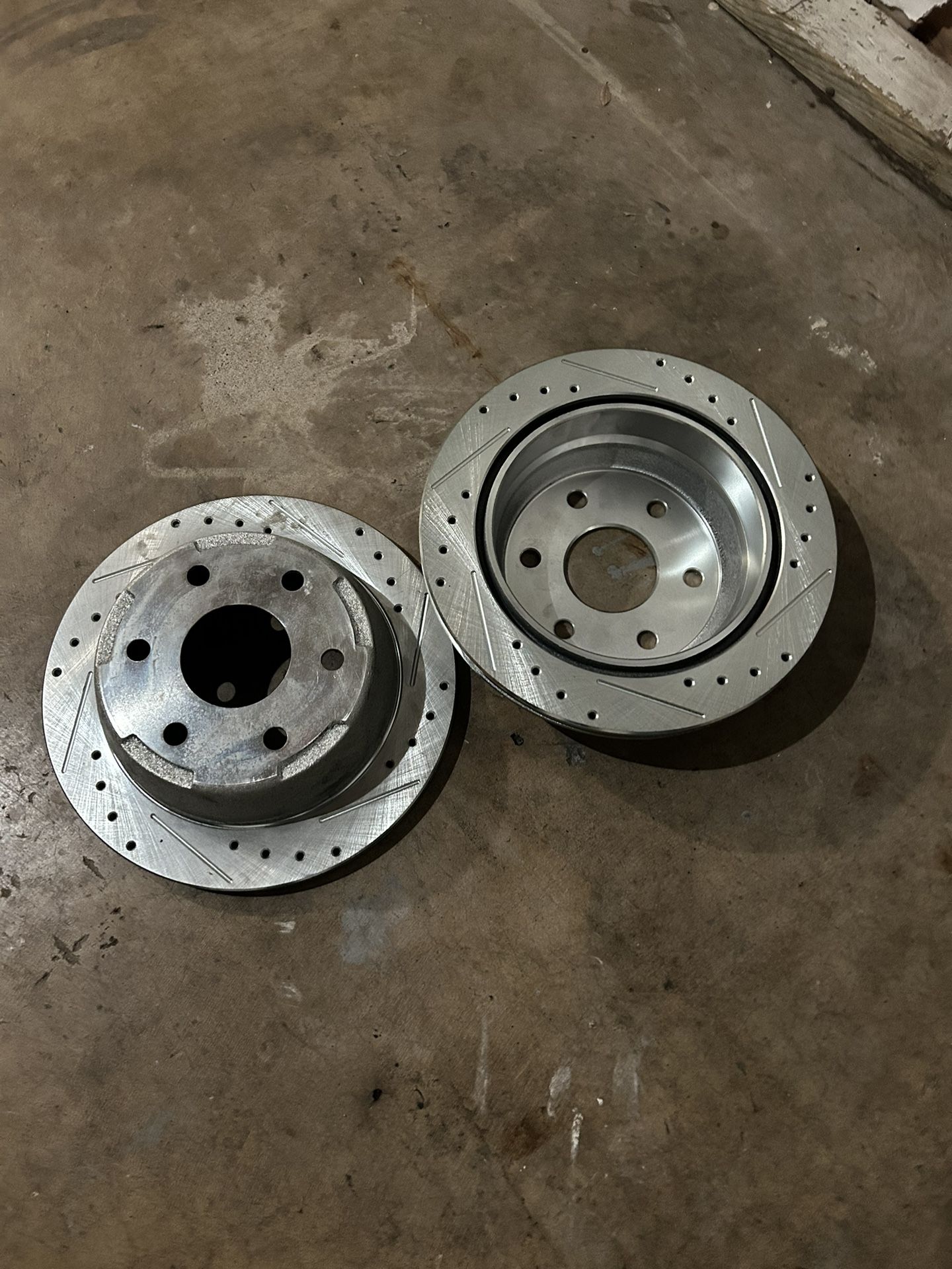 REAR DISC BRAKE DRILLED FOR GMC SIERRA OR SILVERADO 