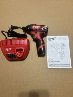 Milwaukee M12 1/4 In Hex Screw Driver Kit 