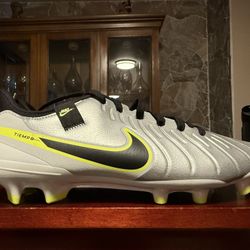 New Mens 8.5 Nike Tiempo Legend Academy fg soccer cleats futbol shoes $45 cash, pick up in Reseda (Tampa and Vanowen)