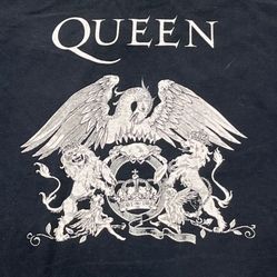 Queen Preowned Large T-shirt