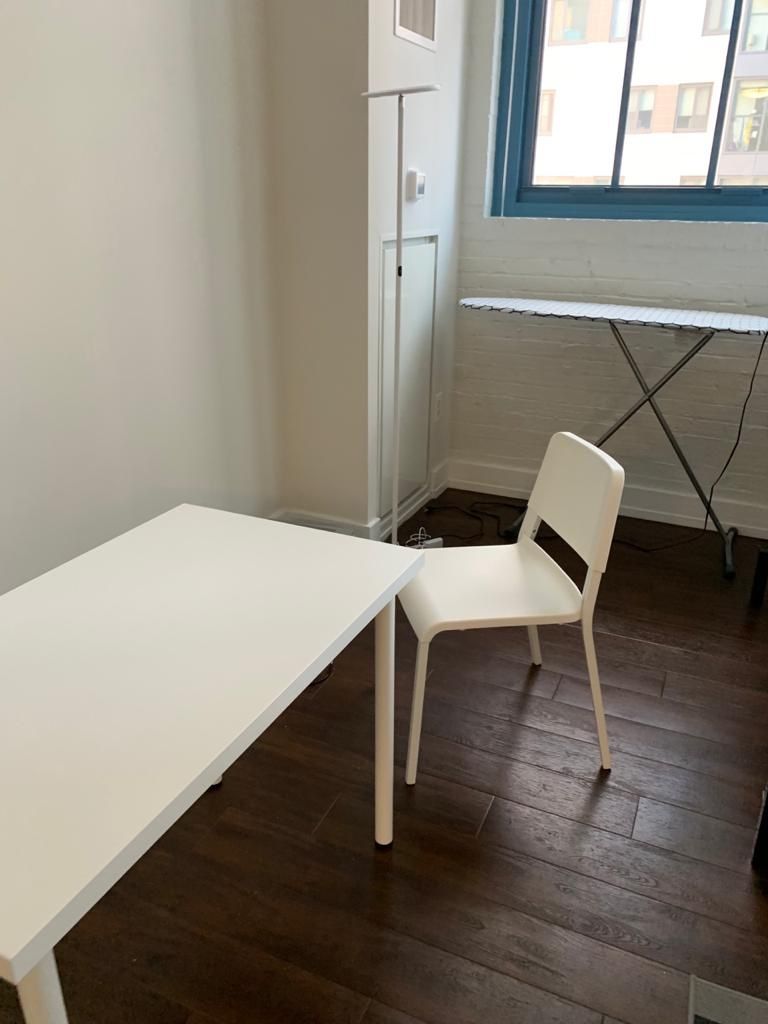Table and chair like new