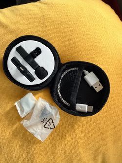 Wireless Lavalier Clip-On Microphone with Case