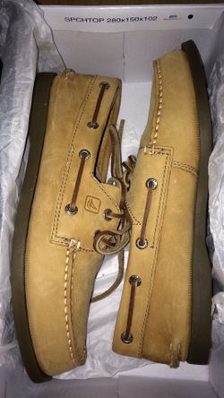 Boys Sperry’s size 5