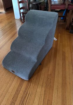 4- Step Dog Ramp Handle Gray is new