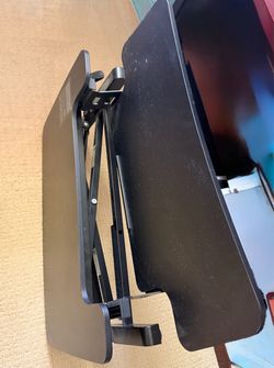 Adjustable standing computer desk