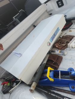Truck tool box