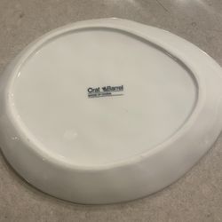 Set Of 4 Asymmetric Egg Shaped Crate&Barrel Plates W8”