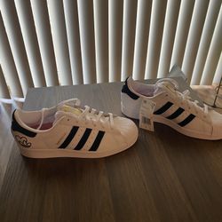 BRAND NEW Adidas Women’s Size 7 1/2