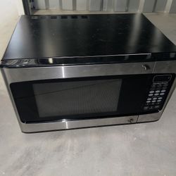 Microwave $10 (Cyber Monday Sale) In Chamblee