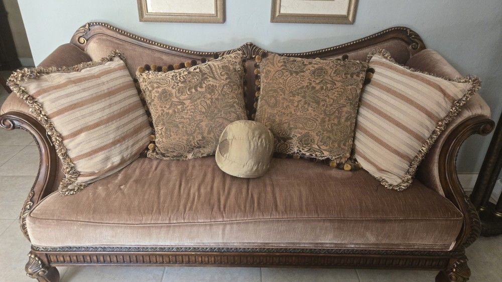 Sofa  Stylish Alomst New