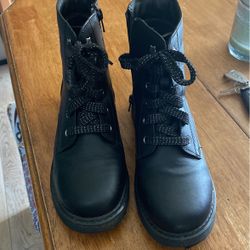 Girls Black Boots Size 4