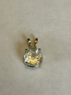 14K Yellow Gold Genuine White Topaz Pendant W/paperwork
