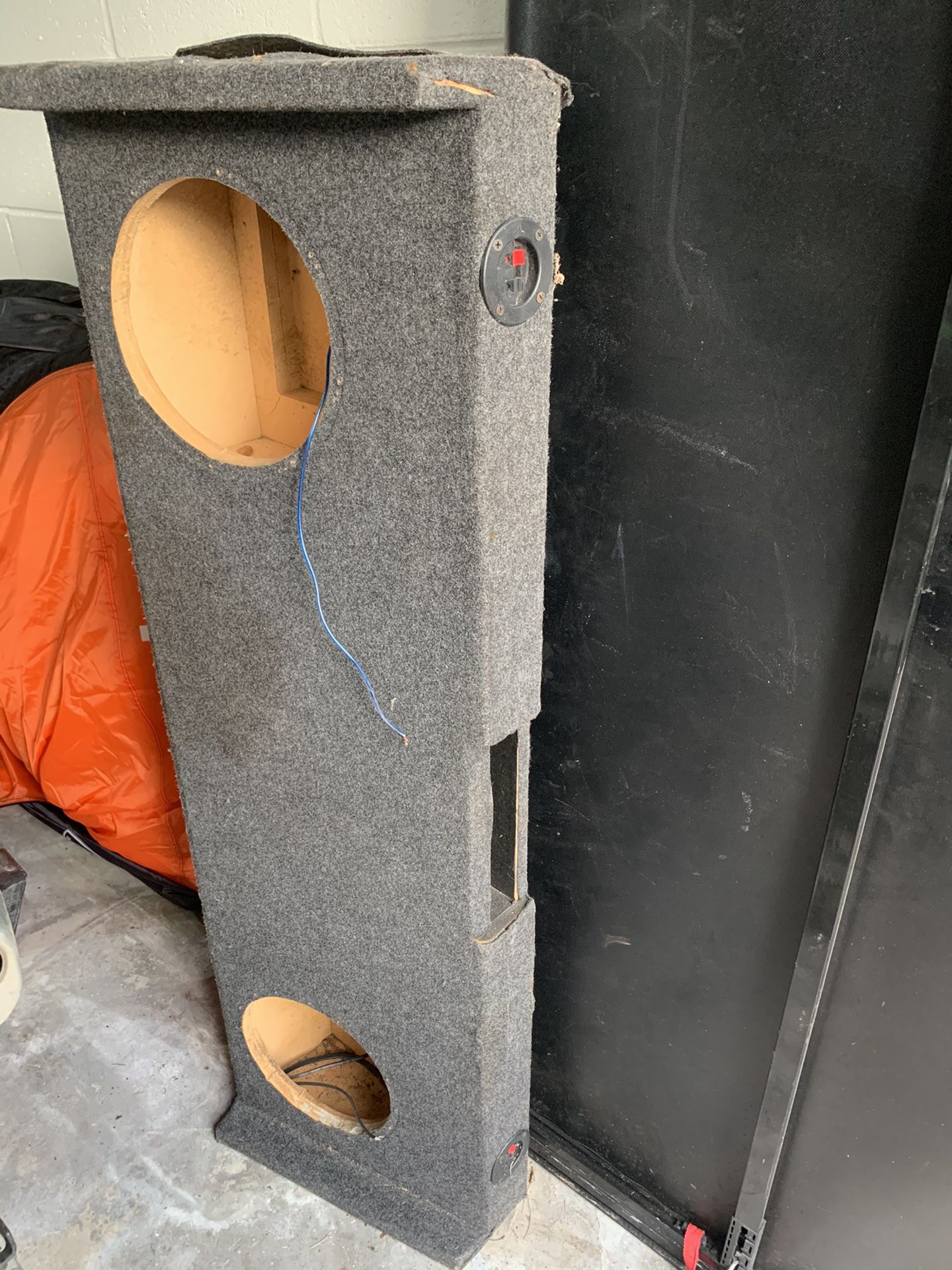 Speaker box . 12 in