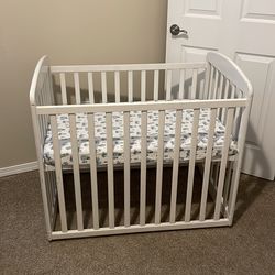 Mini crib
