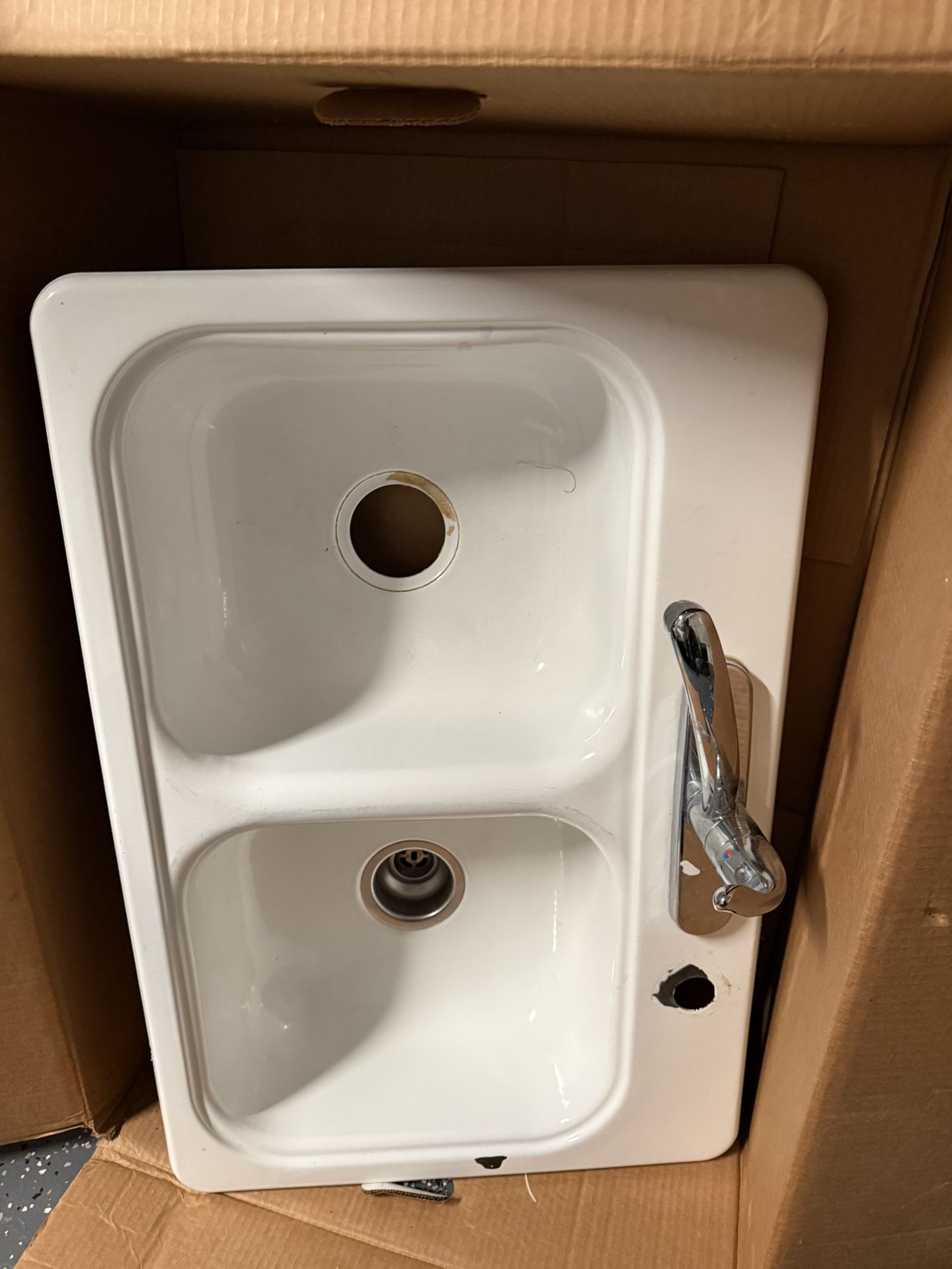 Kitchen Sink With Faucet