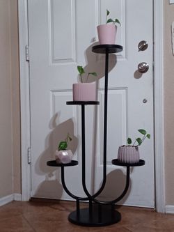 Black Metal 4-Tier Plant Stand