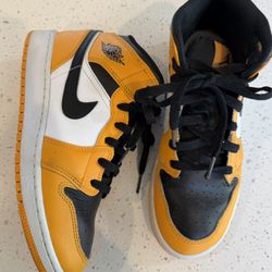 Air Jordan 1 Mid GS Reverse Taxi Yellow Toe Sneakers Youth 6 Y6 554725-701 Shoes Boys Girls 