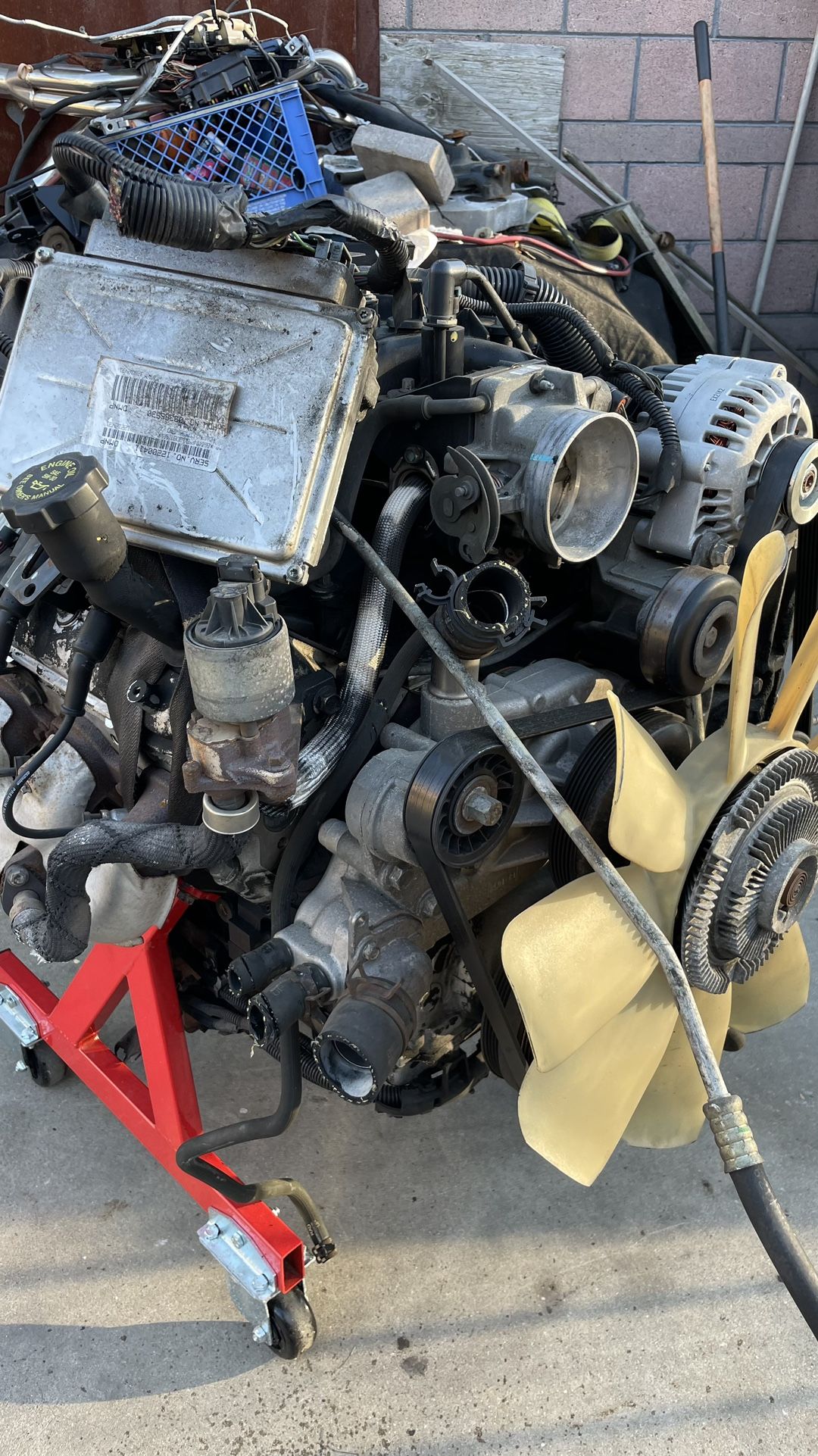 6.0LS LQ4 Motor With 4L80 Transmission 147k Mileage for Sale in Norwalk