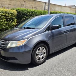 2013 HONDA ODYSSEY 8-PASSENGER MINIVAN 