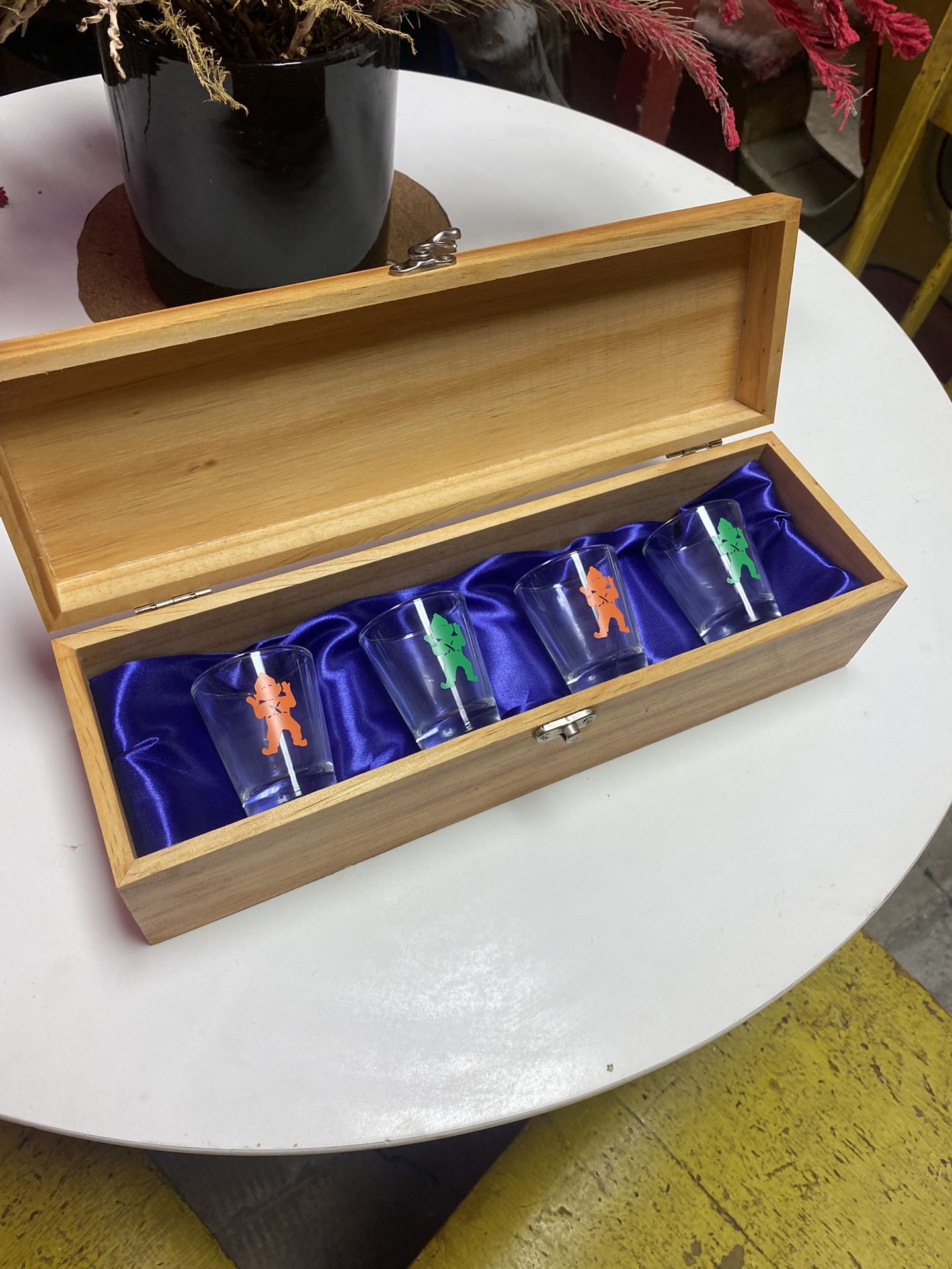 Rare Wonka Movie Promotional Shot Glass Set 