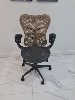 Herman miller Mirra 2 in mint condition