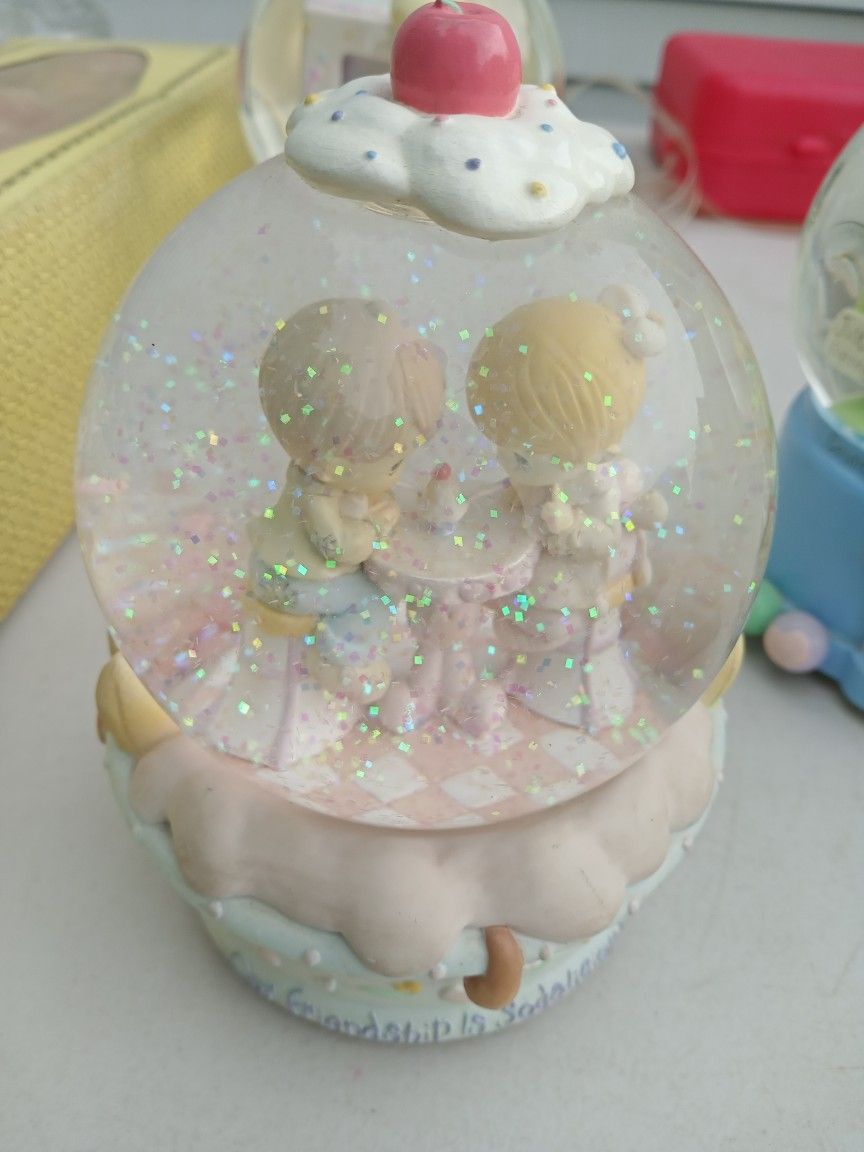 Precious Moment Musical Water Globe