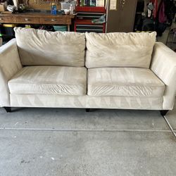(2) Crème/ivory Microfiber Couches
