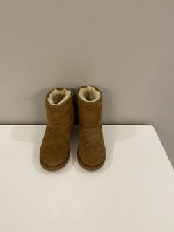 WOMEN’S UGG BOOTS - SIZE 3