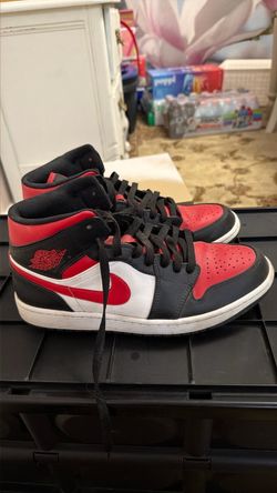 Air Jordan 1 Mid Bred Toe Sneakers M10/W11.5