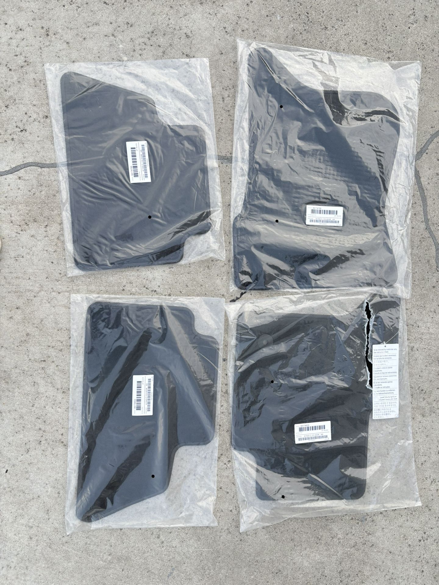NEW Genuine OEM GM 2014-2018 GMC Sierra Black Carpet Floor Mat 4 Piece Set