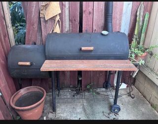 BBQ/SMOKER LOCATED IN SAN CLEMENTE