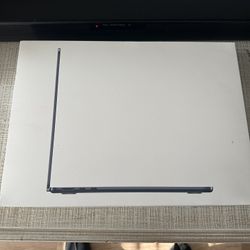 Apple - MacBook Air 13-inch Laptop - Apple M4 chip Built for Apple Intelligence - 16GB Memory - 256GB SSD - Midnight