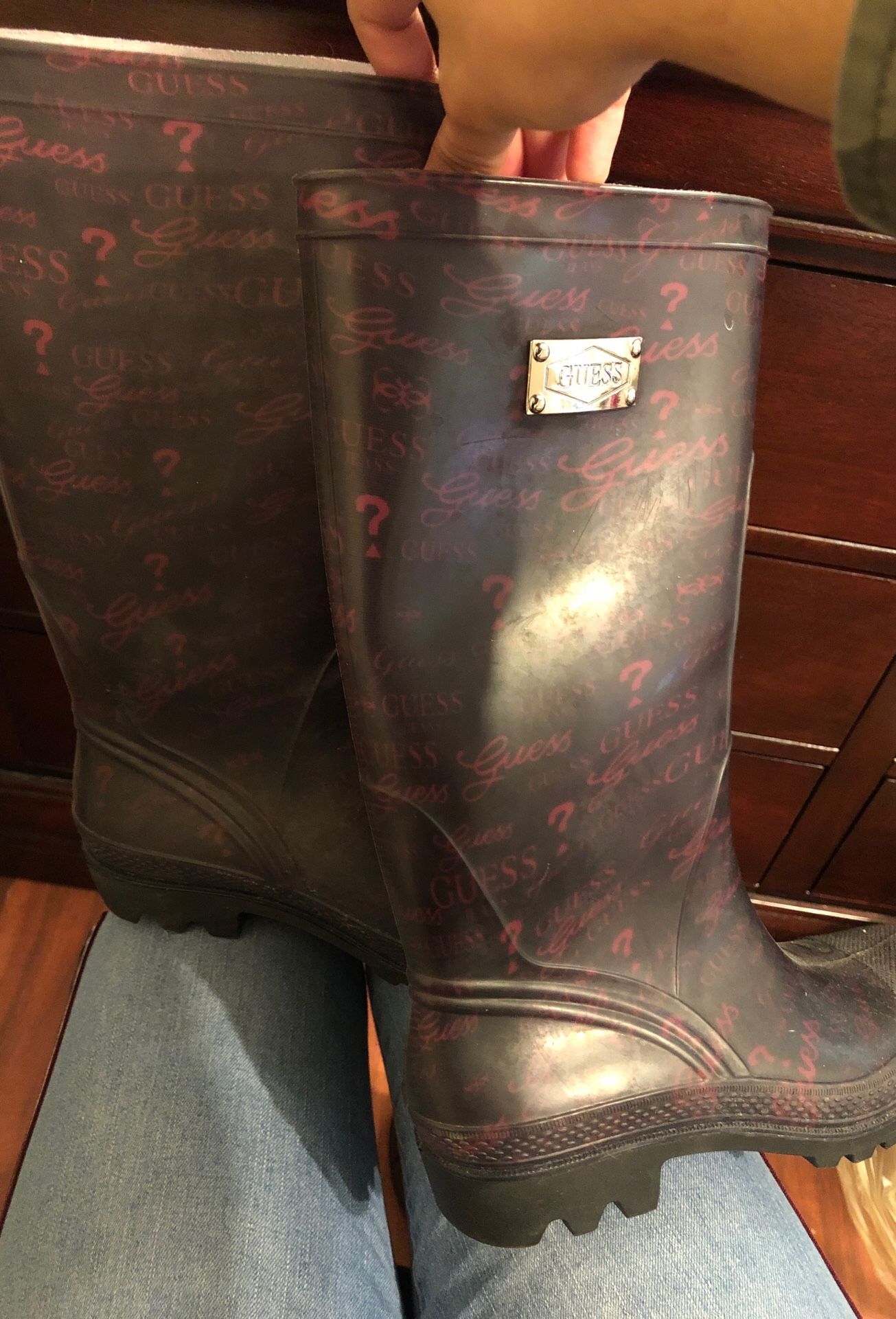 Guess rain boots size 6