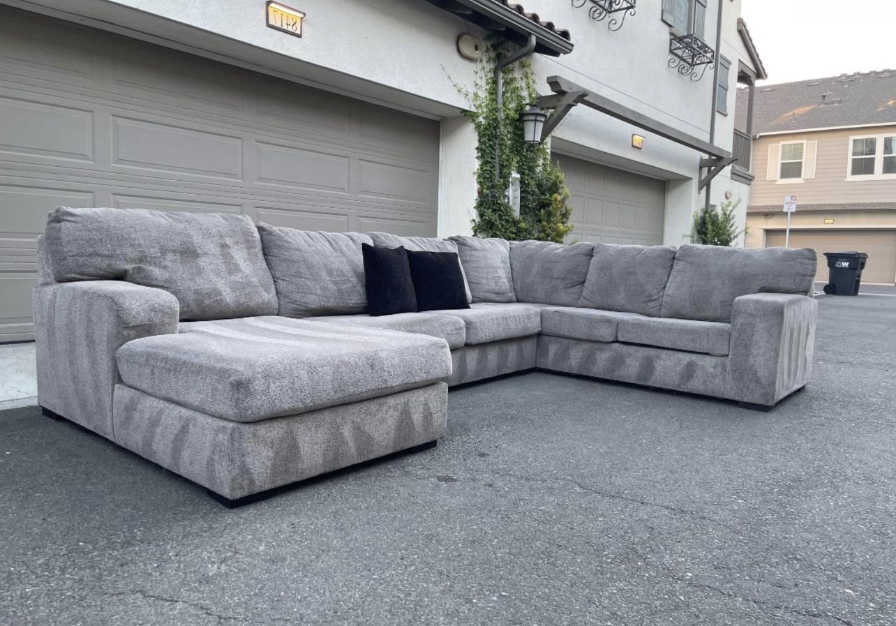 Huge Light Grey Sectional Couch Sofa In Excellent Condition - FREE DELIVERY 🚛