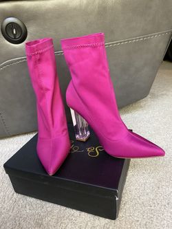 Boots size 8.5 color fuchia