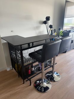 Bar table plus adjustable bar chairs