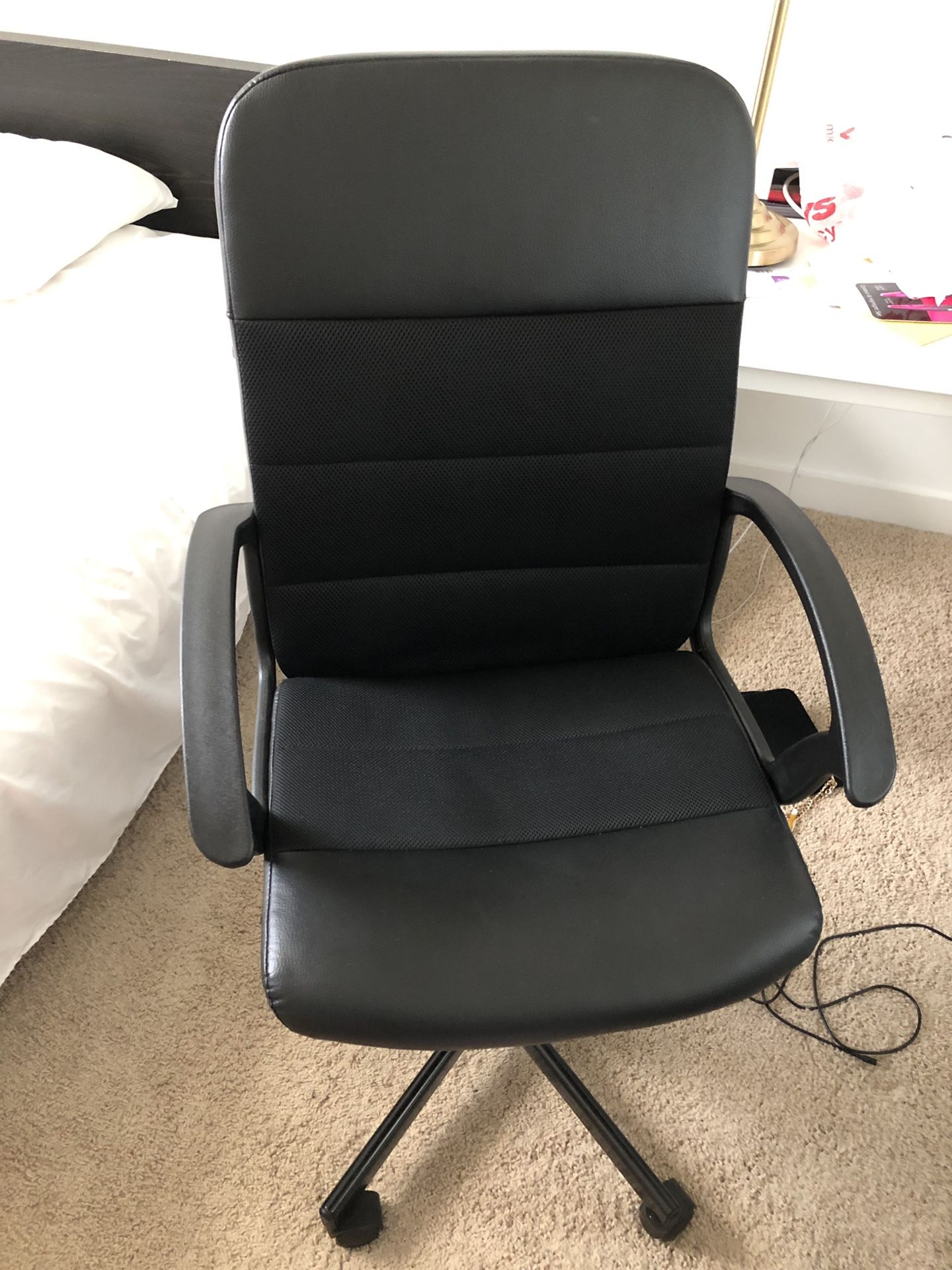 Like new swivel office chair