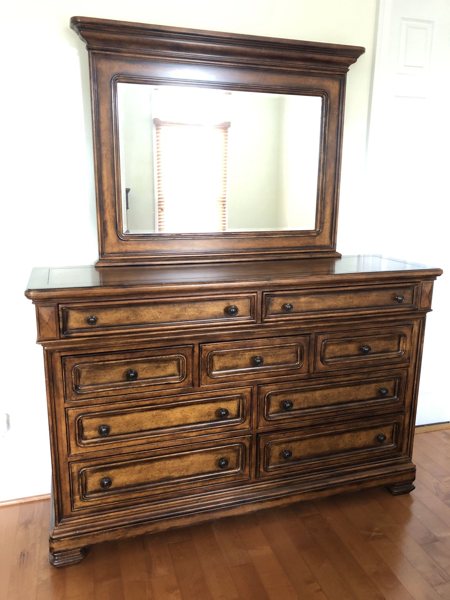 9 Drawer Walnut Wood Antique Dresser (Excellent Condition) 