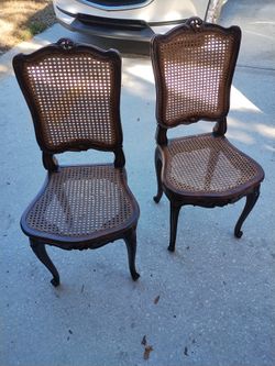 Beautiful Set Of 2 Vintage Chairs