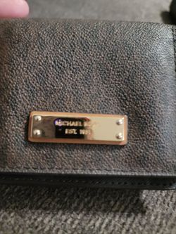 Michael Kor Small Wallet $30.00 Firm Price! Pick Up Only 😊