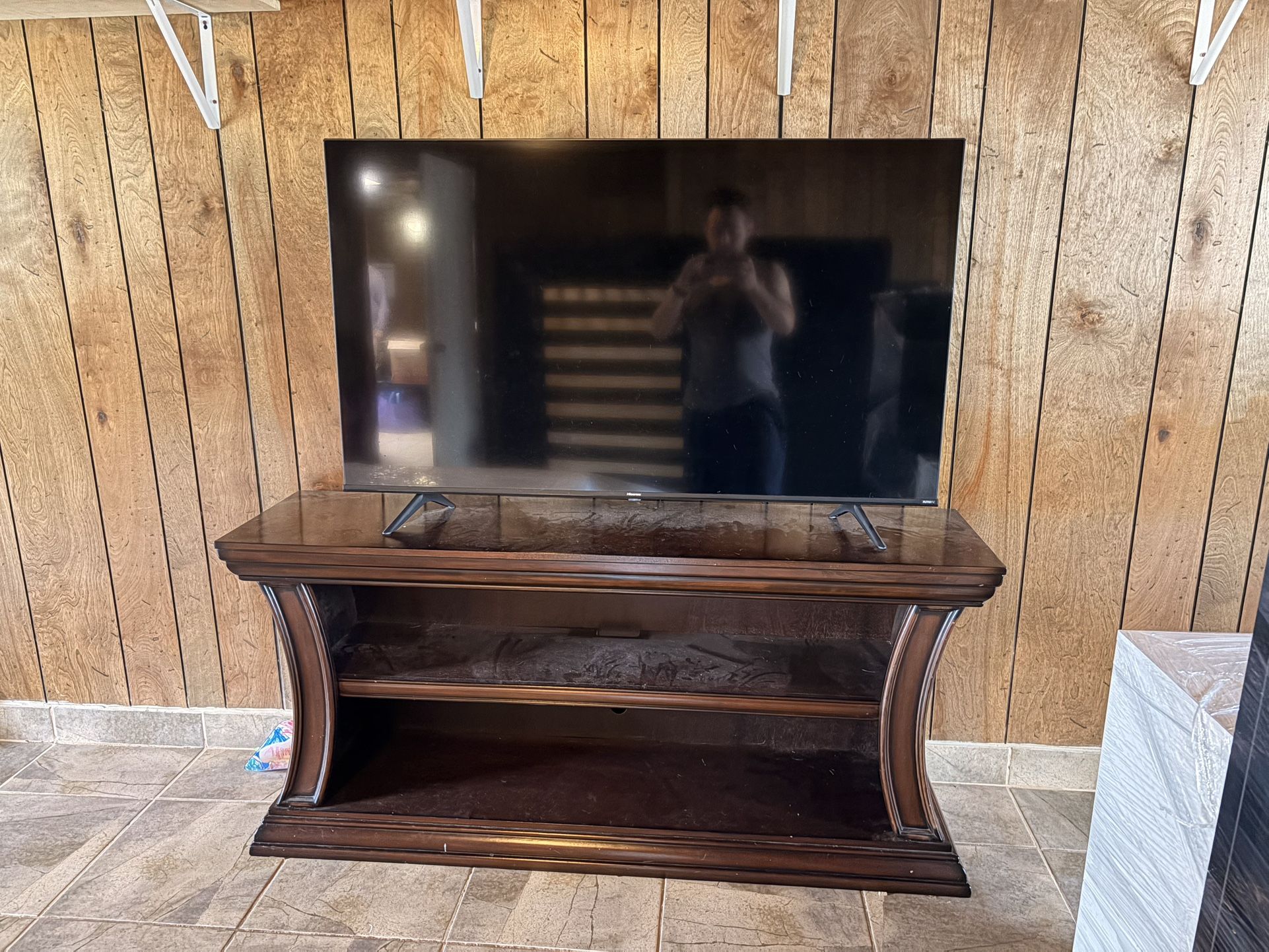 Hisense 55” 4K UHD w/ TV Stand