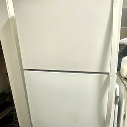 Whirlpool - 14.3 Cu. Ft. Top- Freezer Refrigerator - White