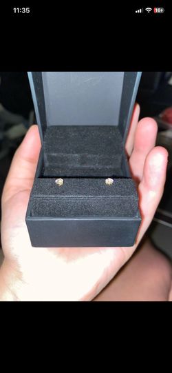 14k Gold cubic zirconia stud earrings